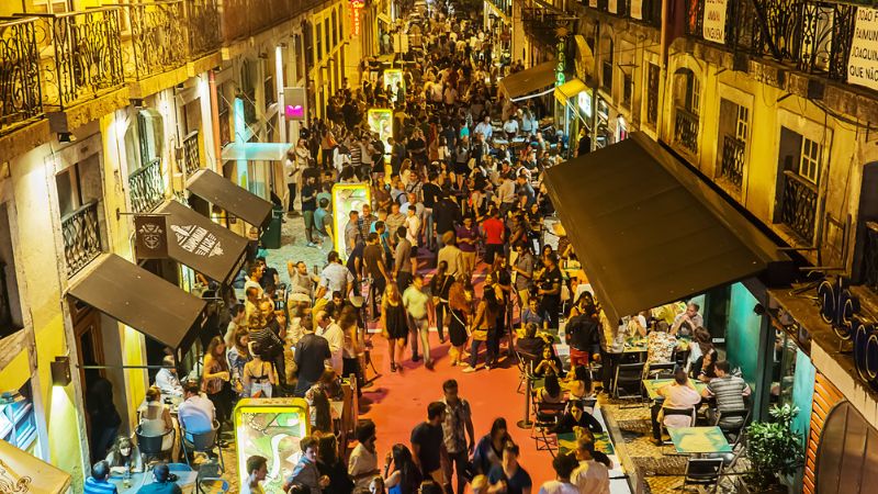 Al momento stai visualizzando “Libertà di iniziativa economica e malamovida: ordinanze e strumenti Tuel”