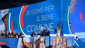 Scopri di più sull'articolo Mattarella ai sindaci: “I Comuni sono la prima linea della nostra democrazia”