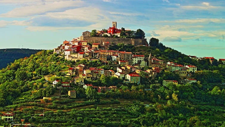 Al momento stai visualizzando Fondo investimenti stradali piccoli comuni: pubblicato l’avviso 2025, istanze entro il 15 dicembre