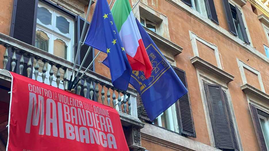 Al momento stai visualizzando “Mai bandiera bianca” contro la violenza sulle donne