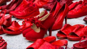 Scopri di più sull'articolo Femminicidi – I sindaci italiani raccolgono l’appello del papà di Lorena: “Mai bandiera bianca”