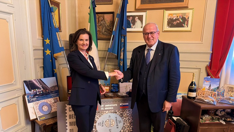 Al momento stai visualizzando L’Ambasciatrice slovena in Italia Melita Gabrič in visita al Sindaco di Gorizia